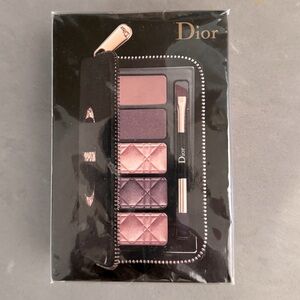 New Unopened Dior Holiday Couture Collection
Total Glow Nude Palette.